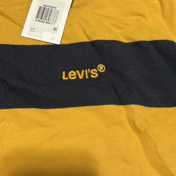 Levi’s Tee - Picture 3 of 4